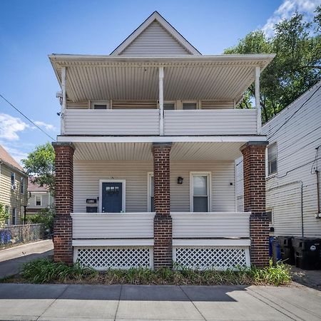 شقة Mid-Century Modern Retreat In Little Italy كليفلاند المظهر الخارجي الصورة