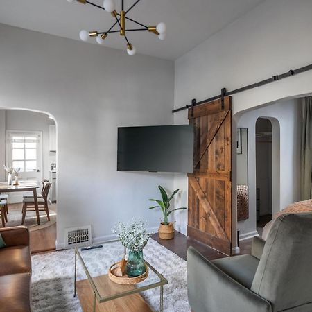 شقة Mid-Century Modern Retreat In Little Italy كليفلاند المظهر الخارجي الصورة