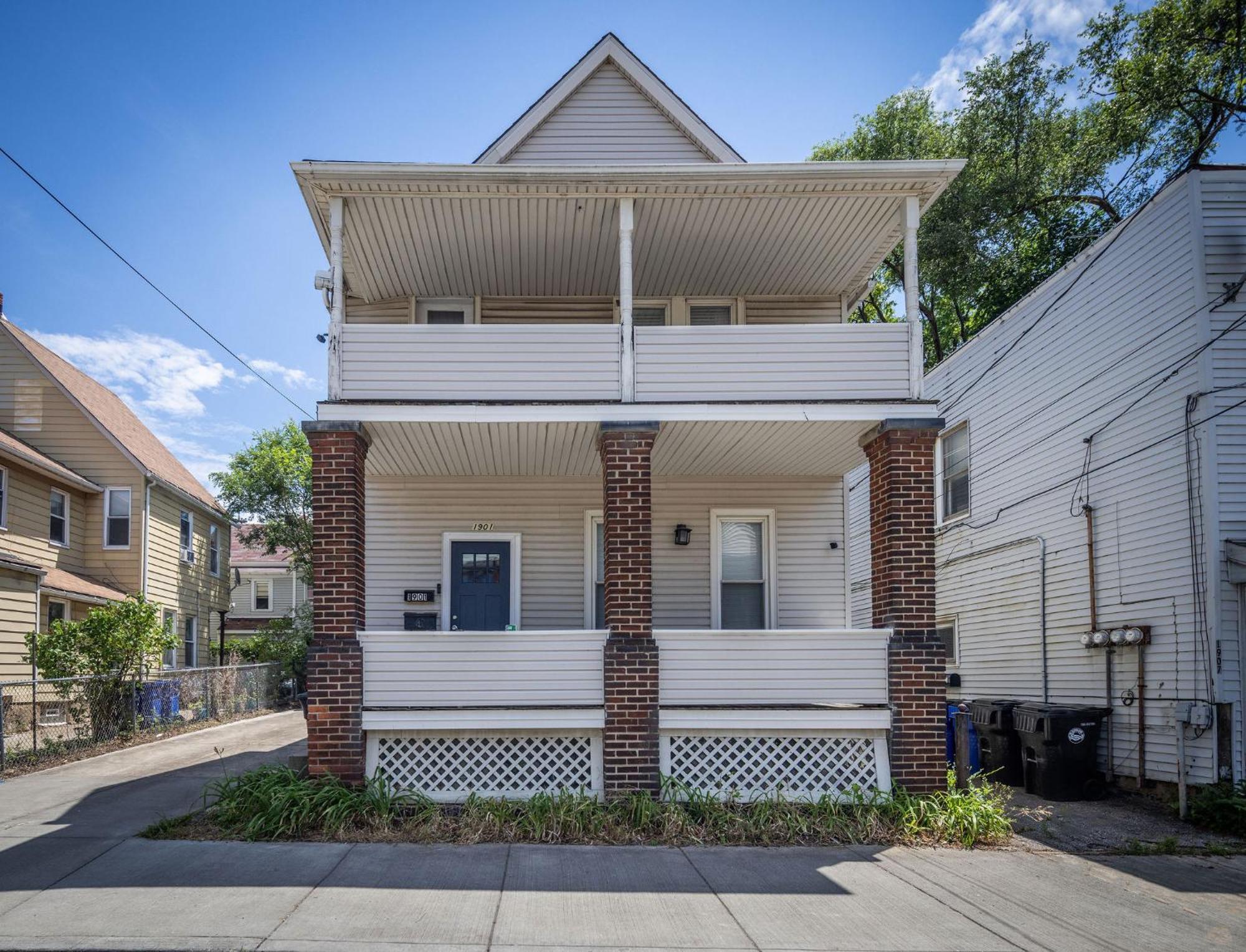 شقة Mid-Century Modern Retreat In Little Italy كليفلاند المظهر الخارجي الصورة