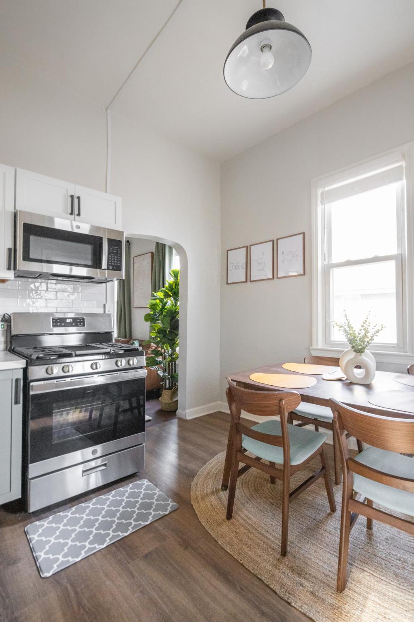 شقة Mid-Century Modern Retreat In Little Italy كليفلاند المظهر الخارجي الصورة