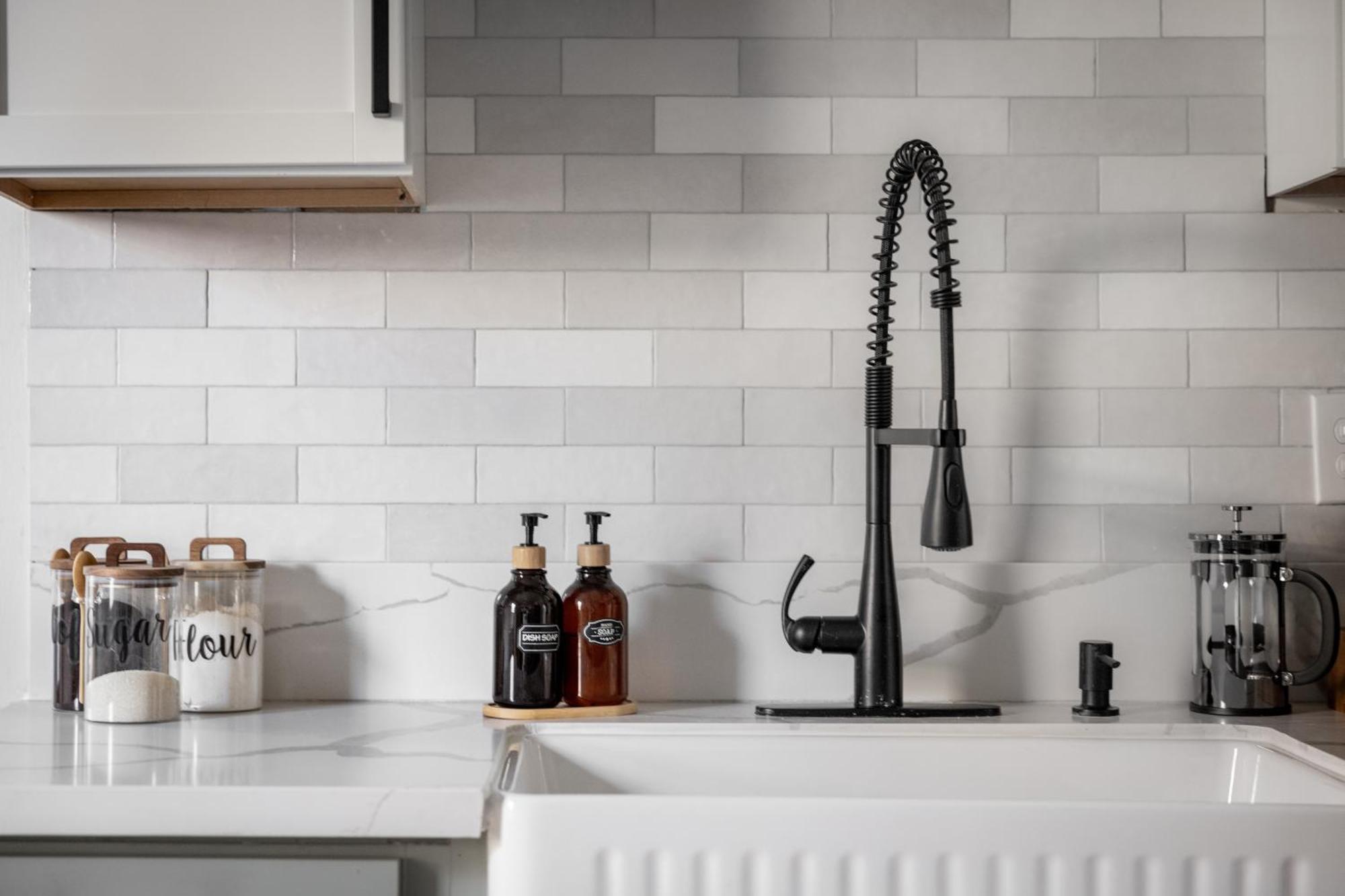 شقة Mid-Century Modern Retreat In Little Italy كليفلاند المظهر الخارجي الصورة