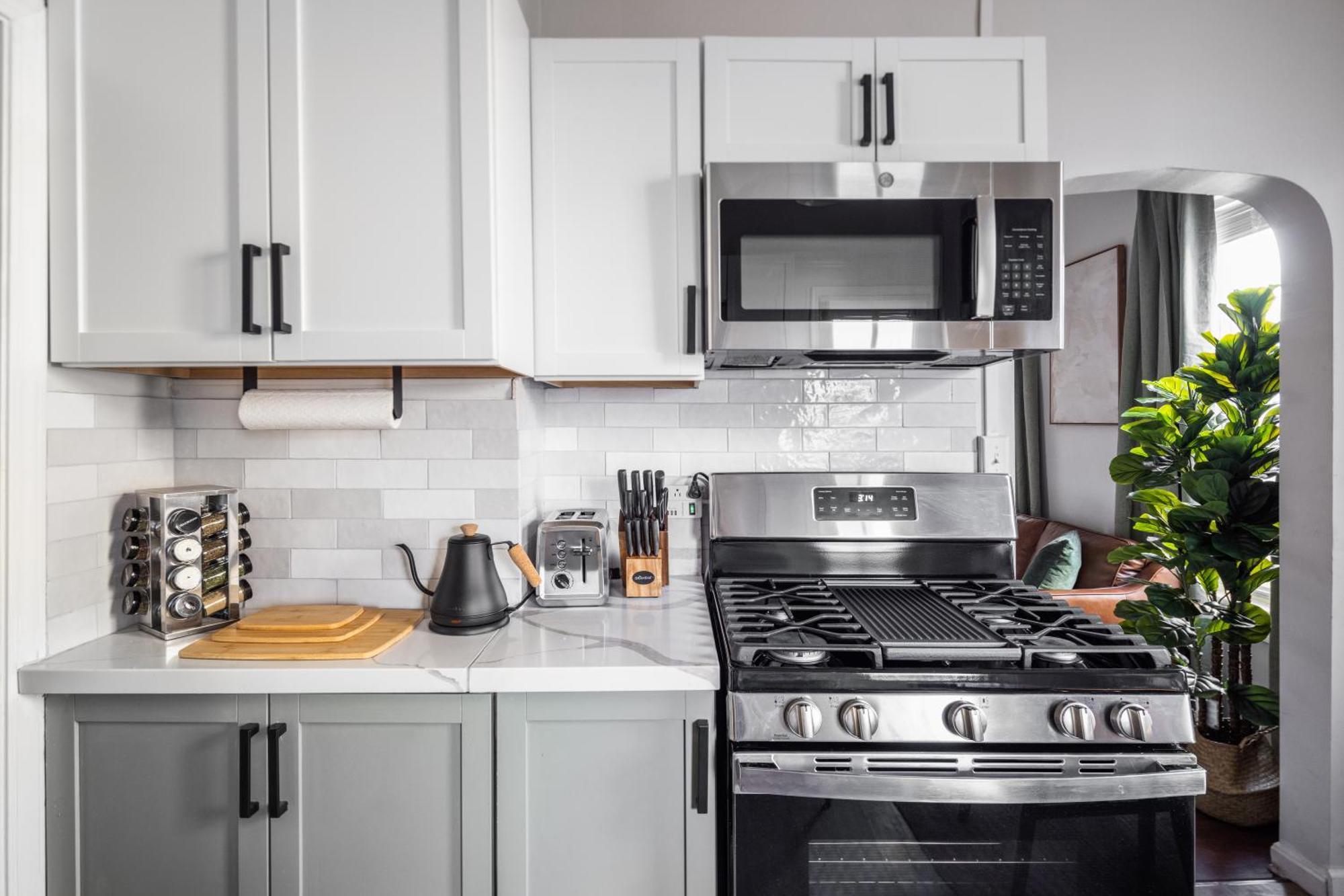 شقة Mid-Century Modern Retreat In Little Italy كليفلاند المظهر الخارجي الصورة