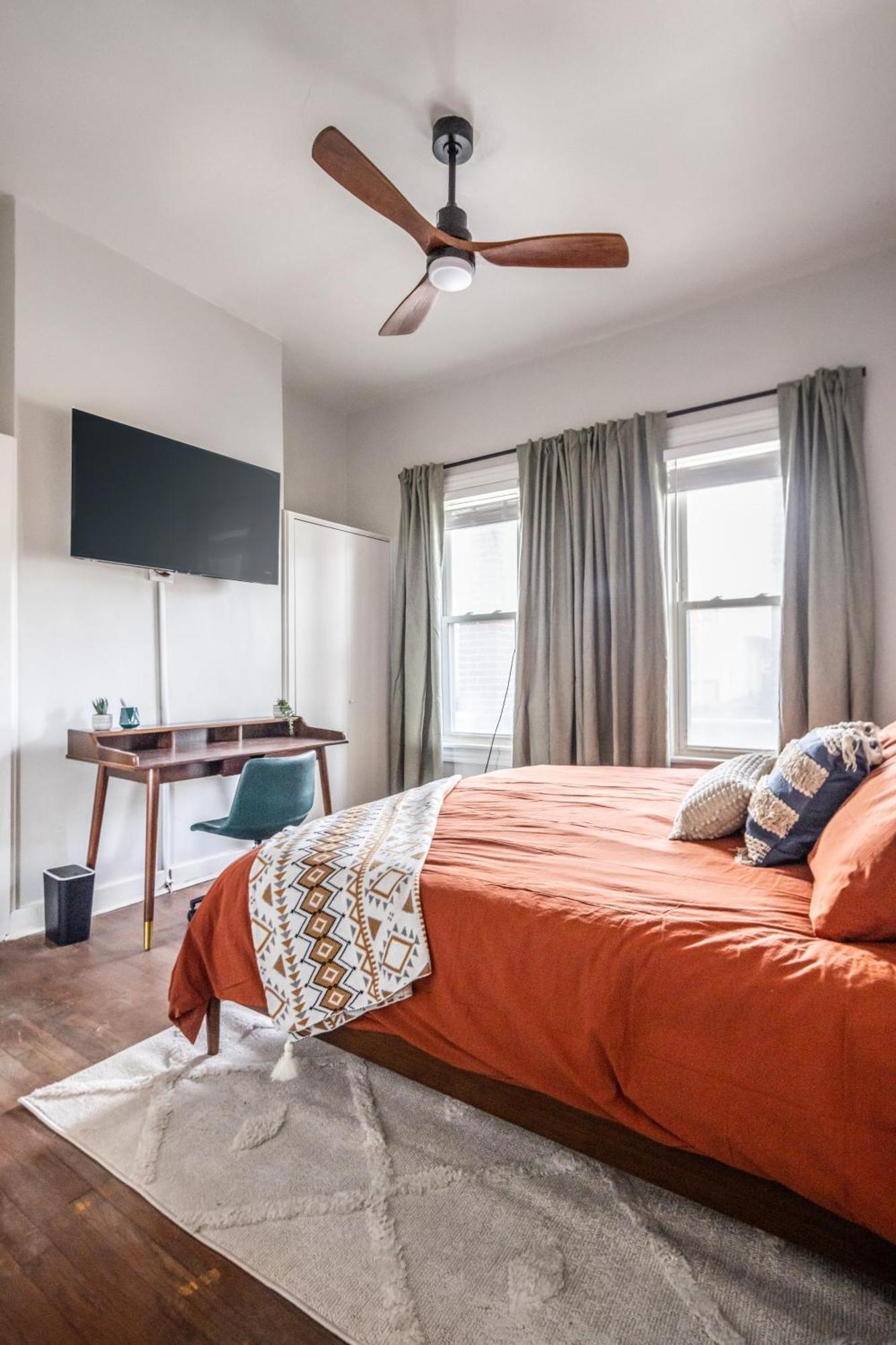 شقة Mid-Century Modern Retreat In Little Italy كليفلاند المظهر الخارجي الصورة