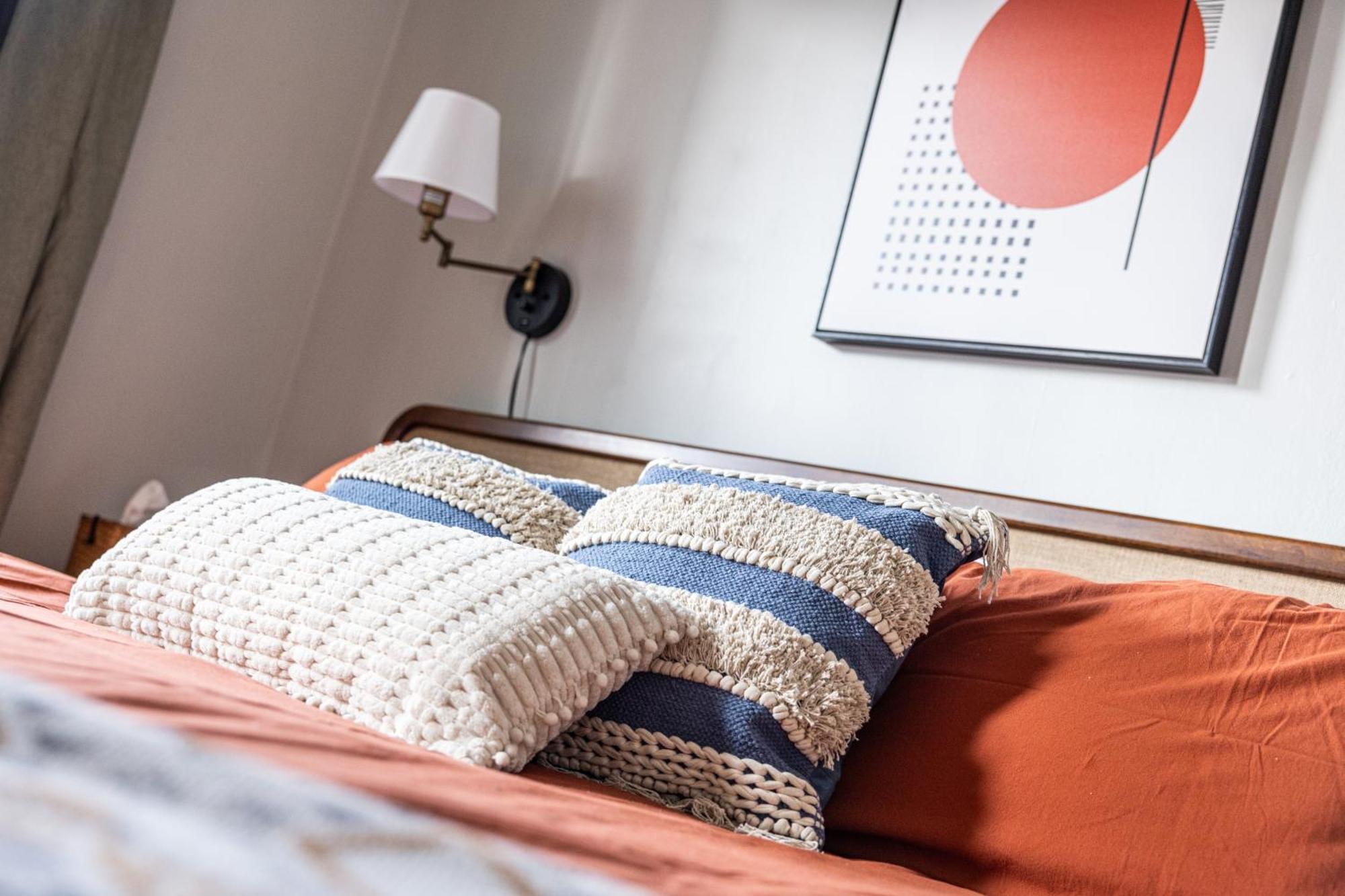 شقة Mid-Century Modern Retreat In Little Italy كليفلاند المظهر الخارجي الصورة